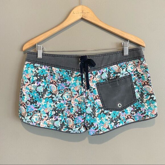 Roxy Floral Print Summer Beach Shorts - Picture 2 of 10